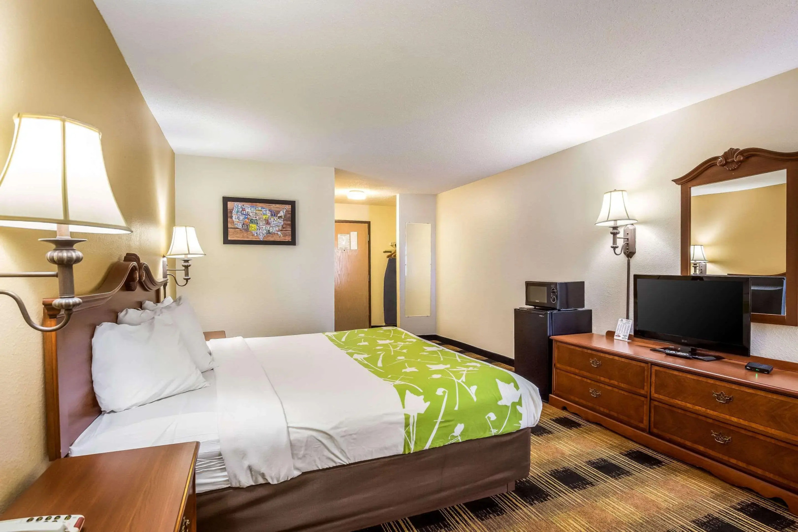 Econo Lodge Inn & Suites Fairview Heights - St. Louis
