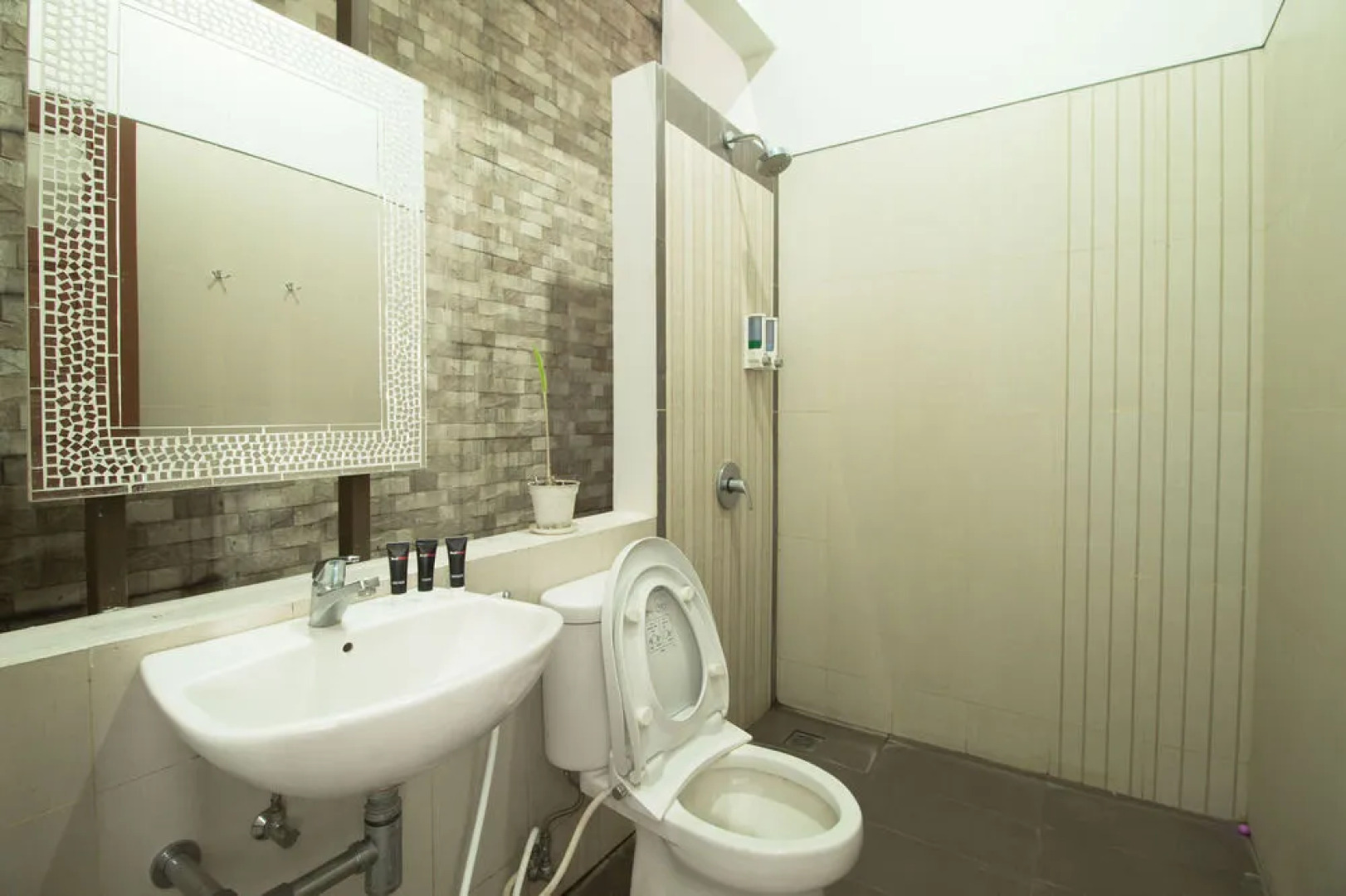 RedDoorz @ Burangrang