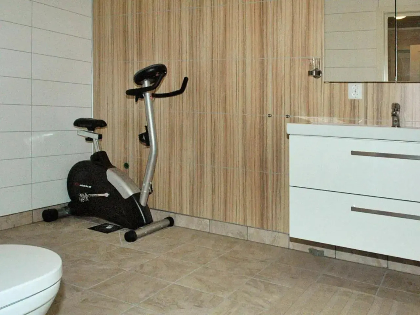 Four-Bedroom Holiday home in Urangsvåg