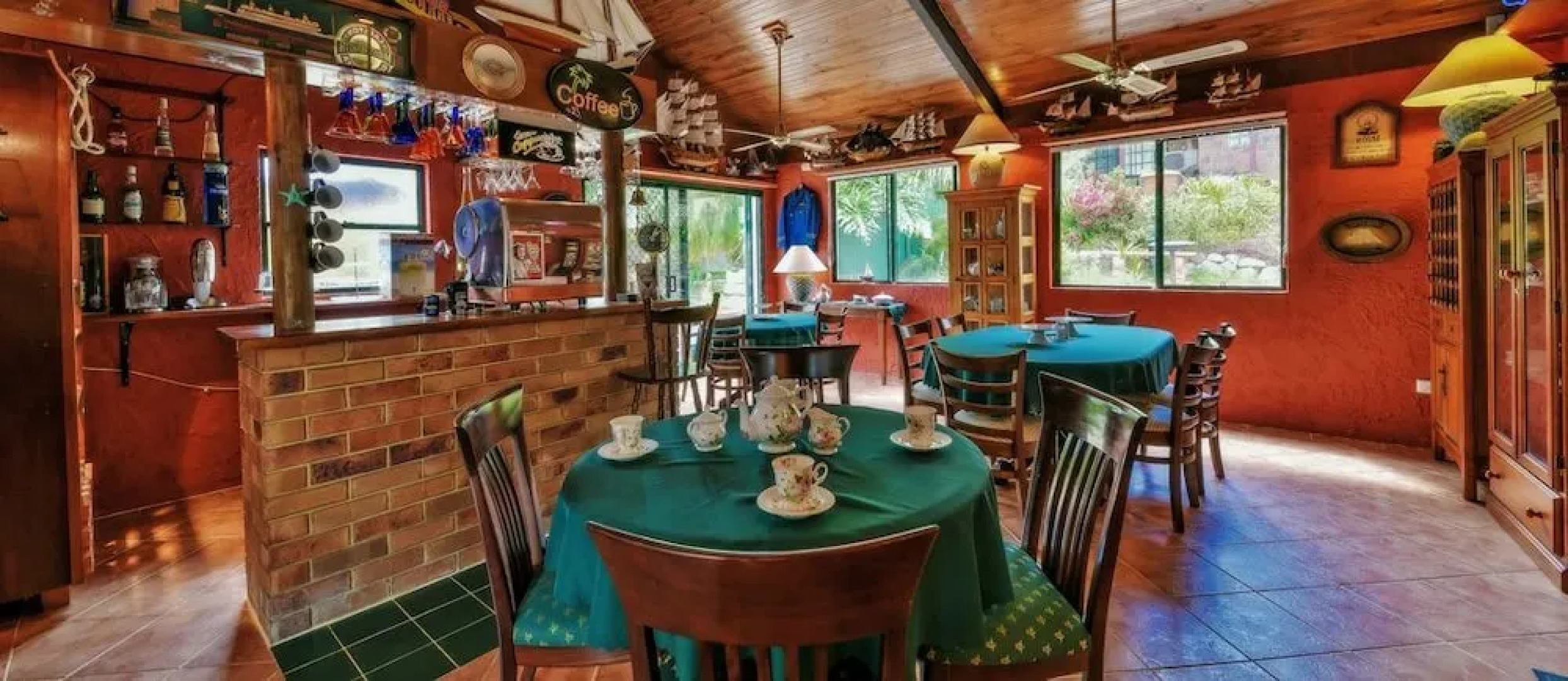 Mount Mee Country Inn Bed & Breakfast