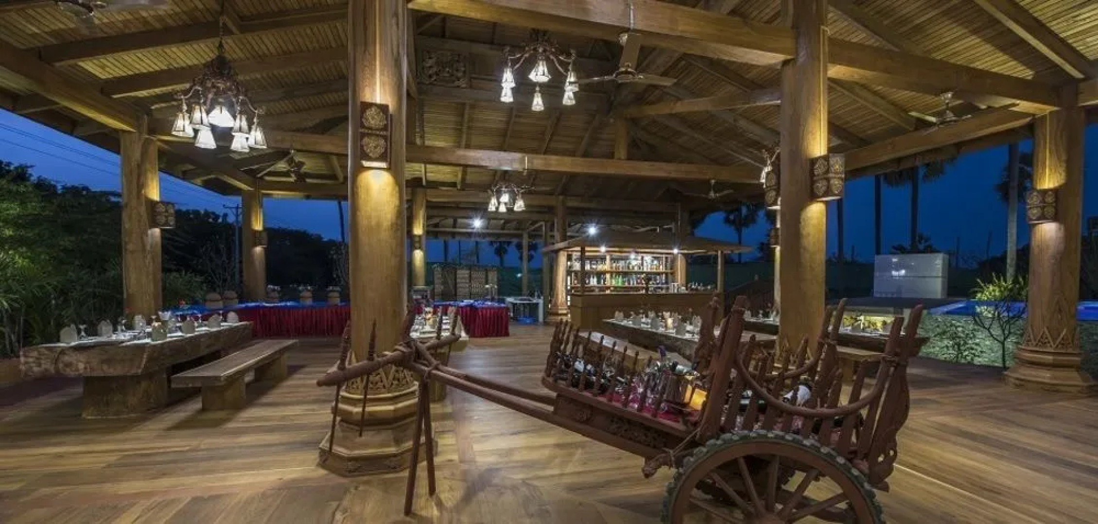 Famous Hotel Bagan 2