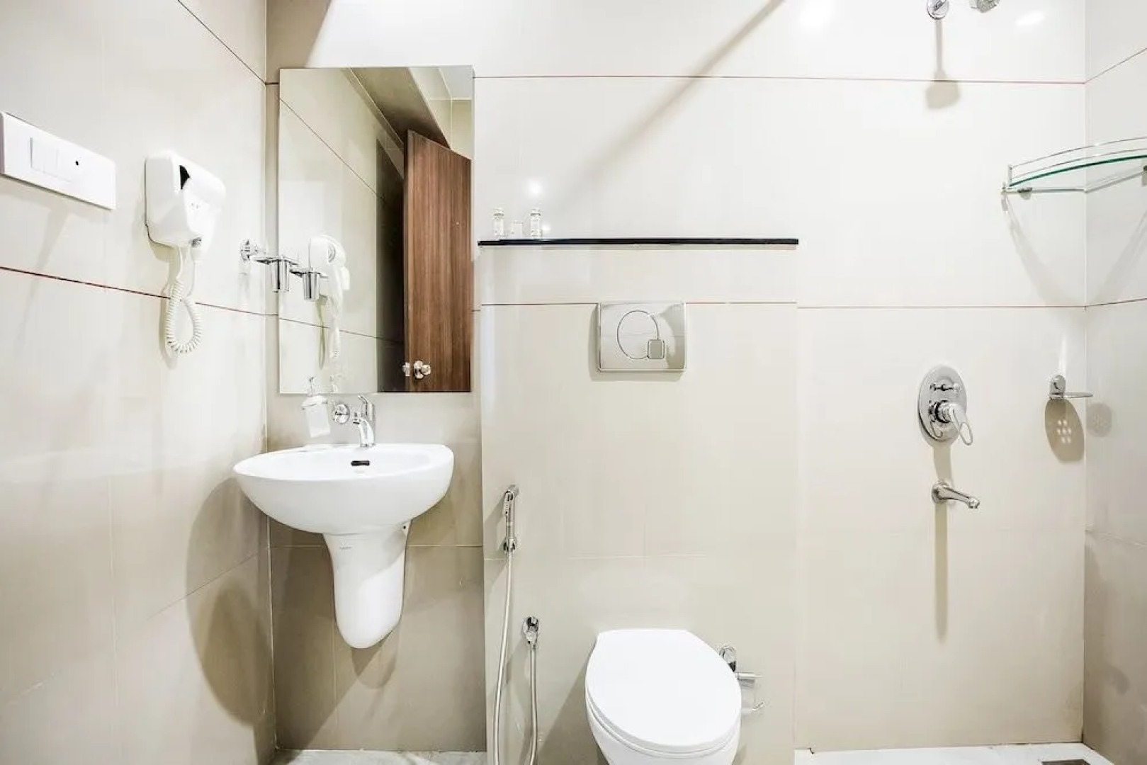 Capital O 60558 Hotel Midhuna International