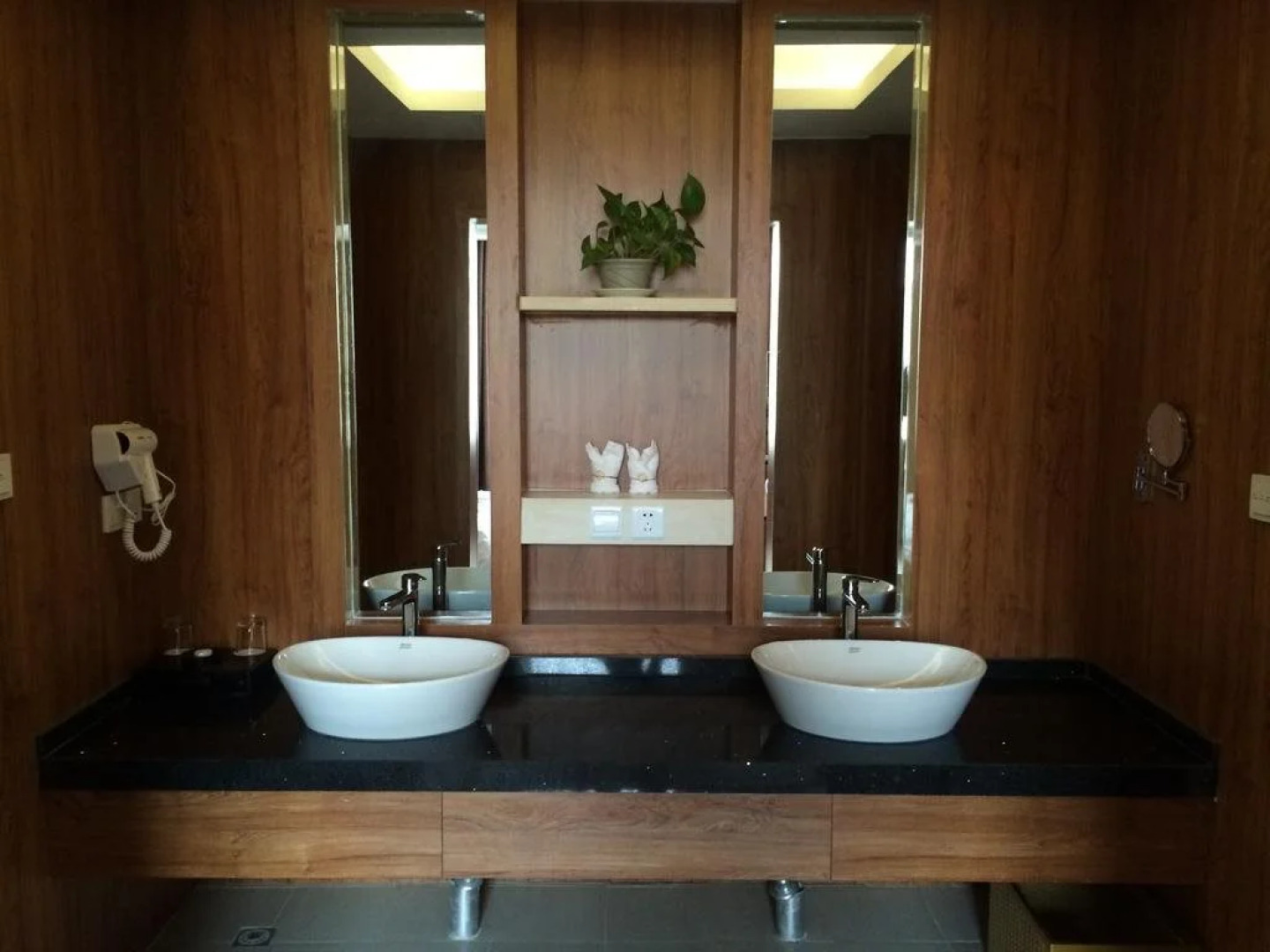 Dunhuang International