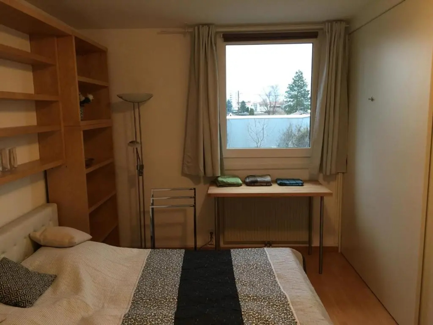 ZENTRUMNAH direkt an UBAHN bei UN-VIC und am BADESTRAND