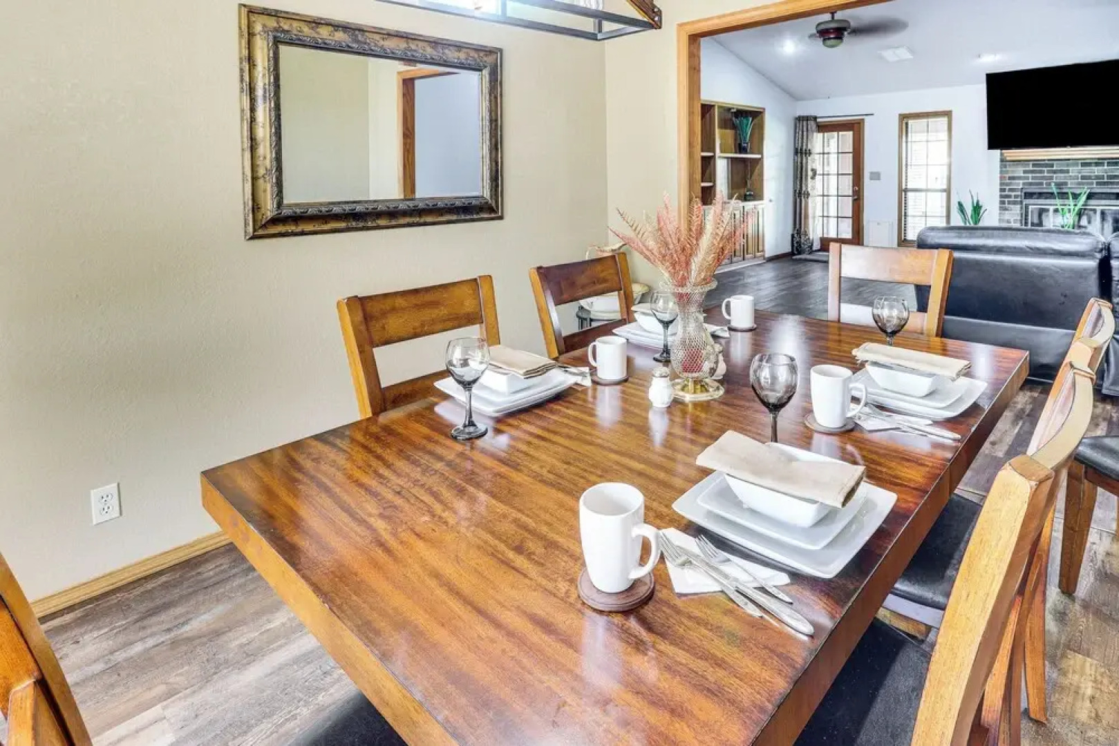 3 Mi to Downtown Roswell: Home w/ Patio + Yard