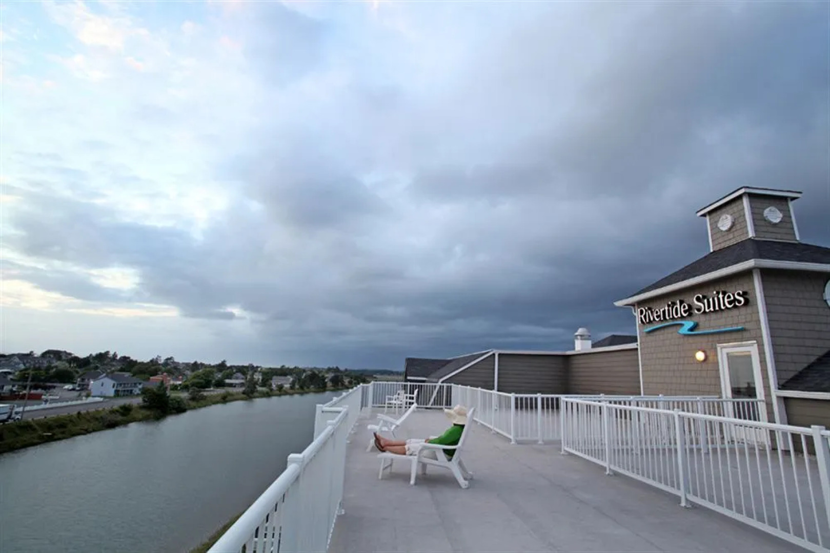 Rivertide Suites Hotel