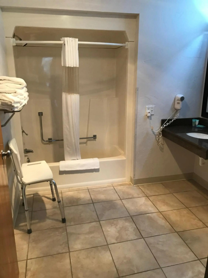 Pictured Rocks Inn & Suites