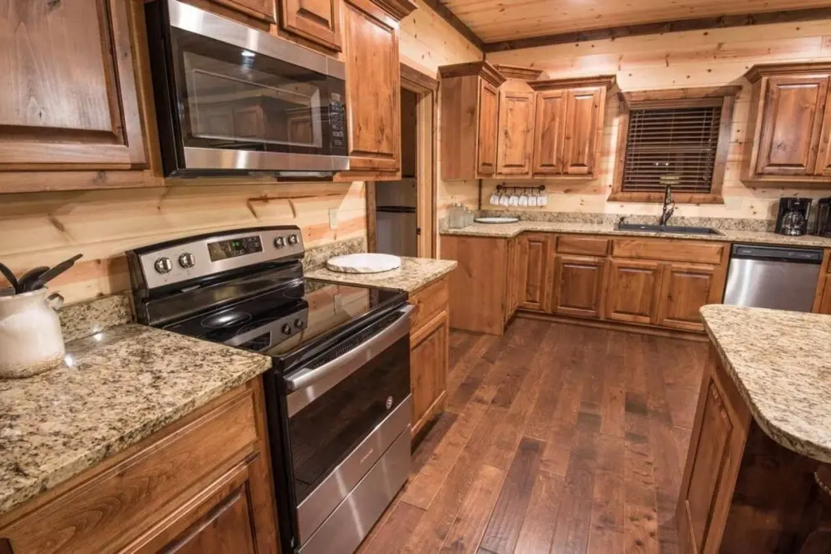 Simmer Down Lodge - 5 Br Cabin