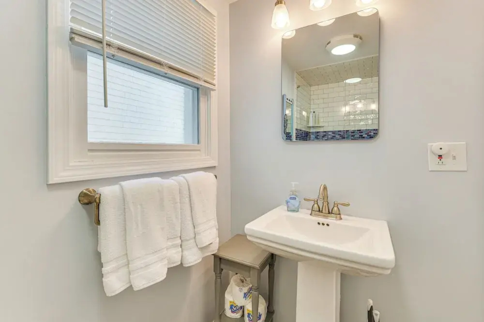 Beachfront, Dog-friendly Milford Getaway w/ Yard!