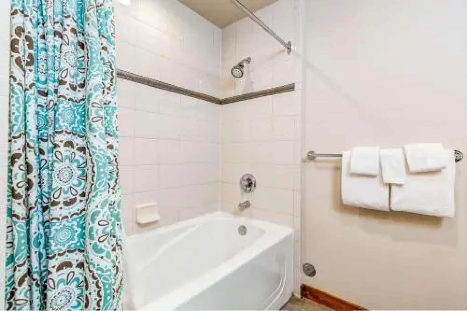 Eagle Springs East 101: Red-Wing Suite