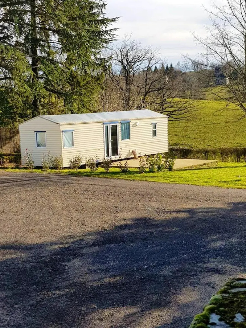House With 7 Bedrooms in Montsalvy, With Enclosed Garden and Wifi - 55 km From the Slopes