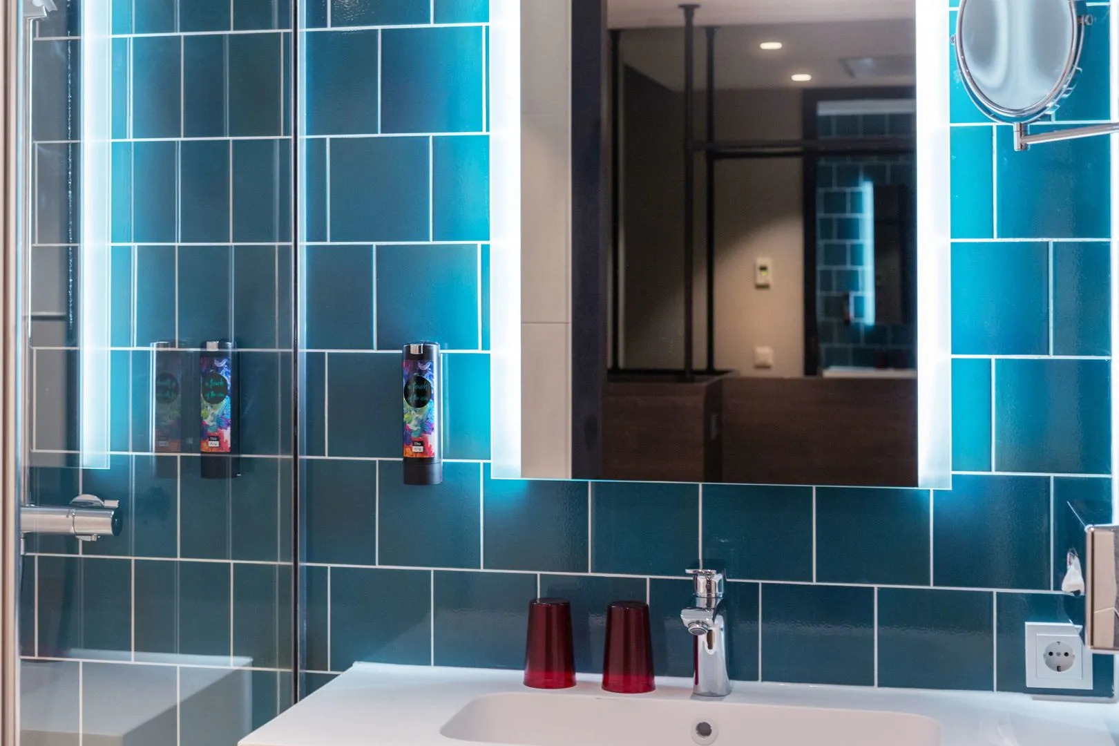 Holiday Inn - the niu, Fender Amsterdam by IHG