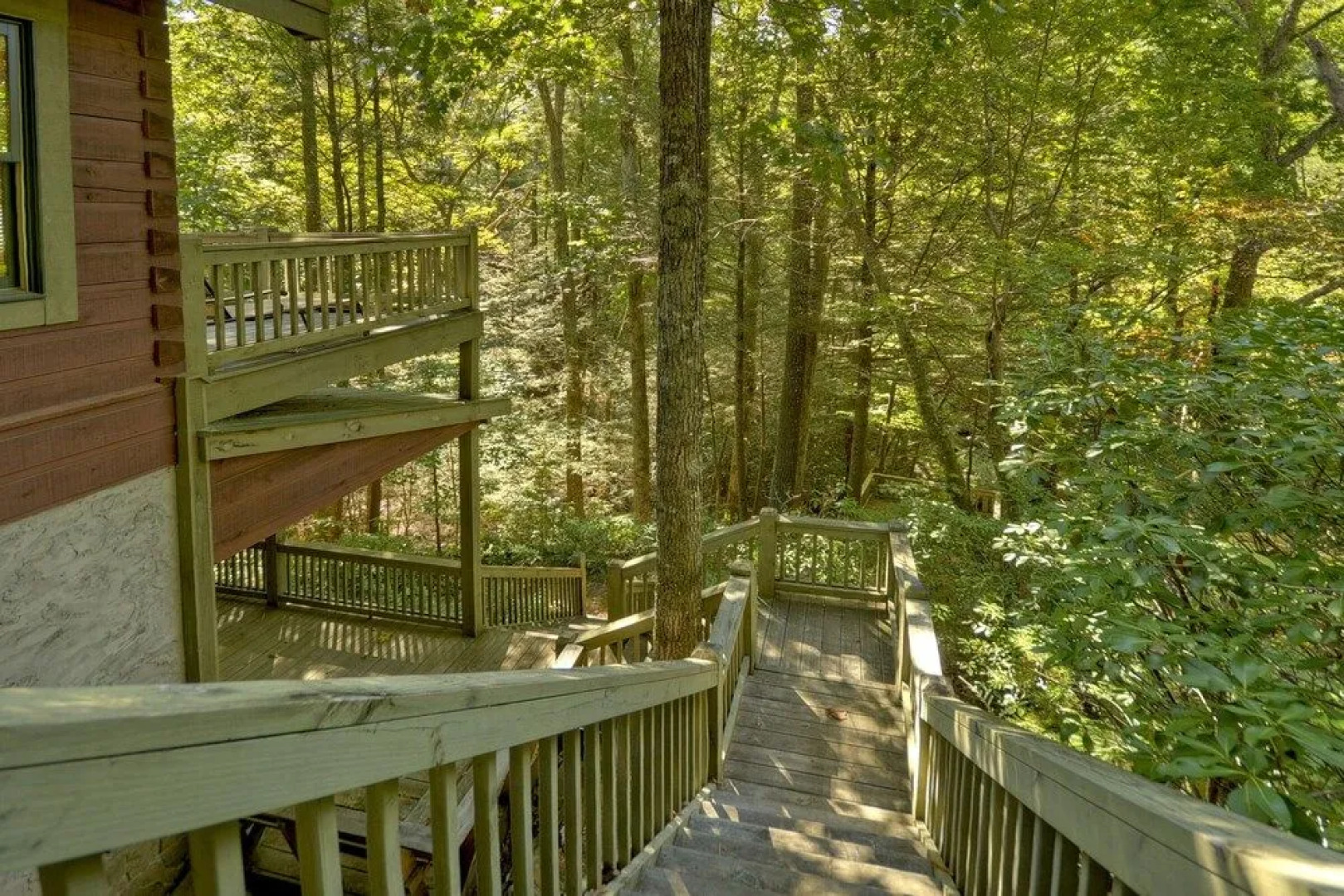 Thunder Falls- Cabin Perched Over 10ft Waterfalls!