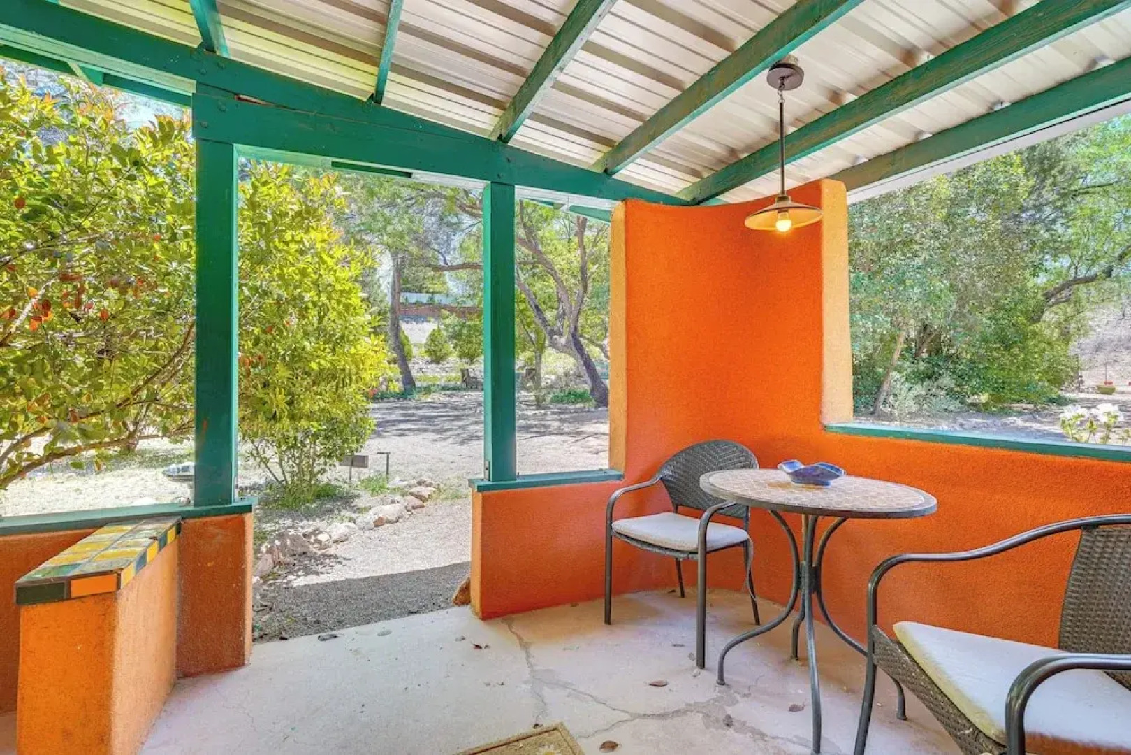 Casa Paloma Studio: Artsy & Airy w/ Hot Tub Access