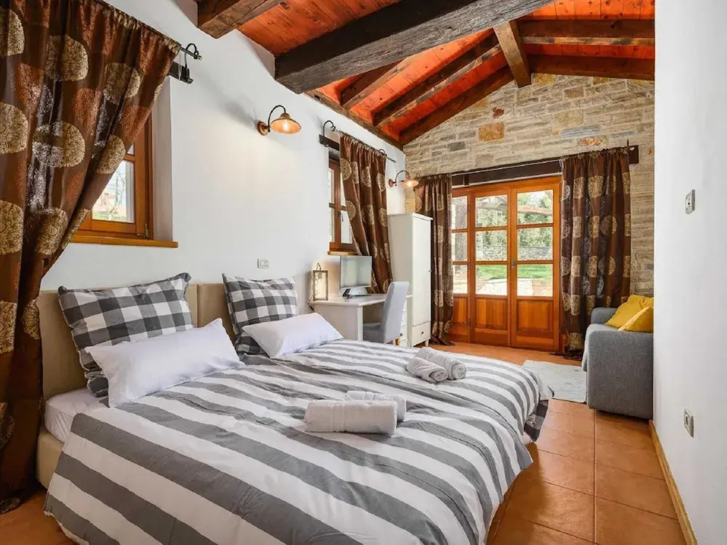 Beautiful Stone Villa in Tinjan With Swimming Pool