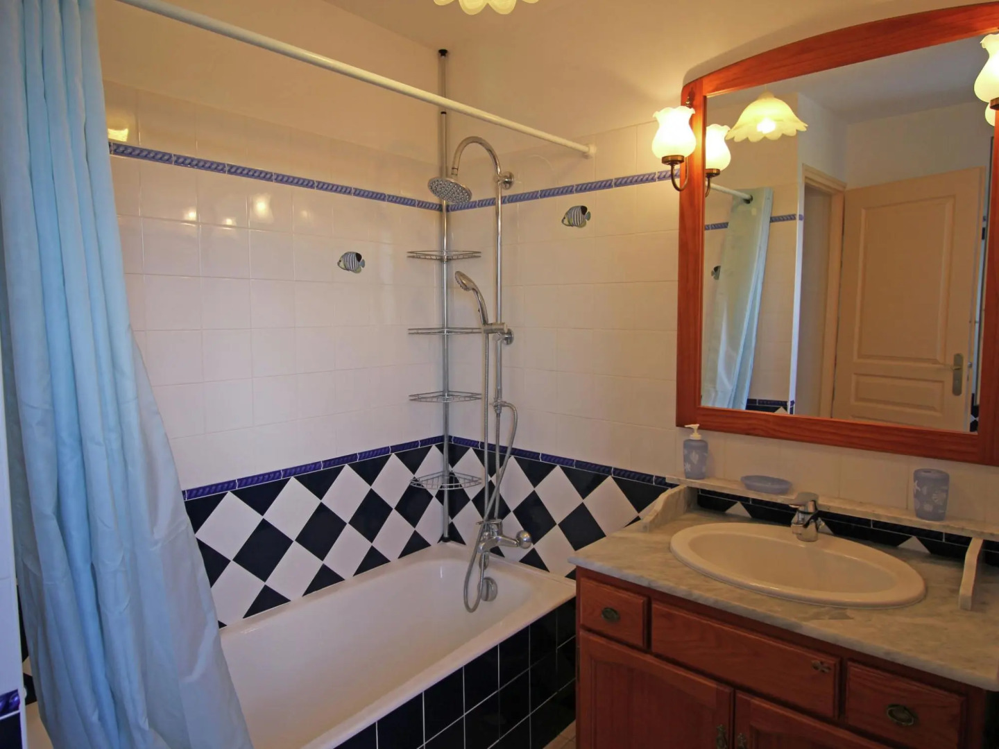 Magnificent Holiday Home with Swimming Pool in Oppede