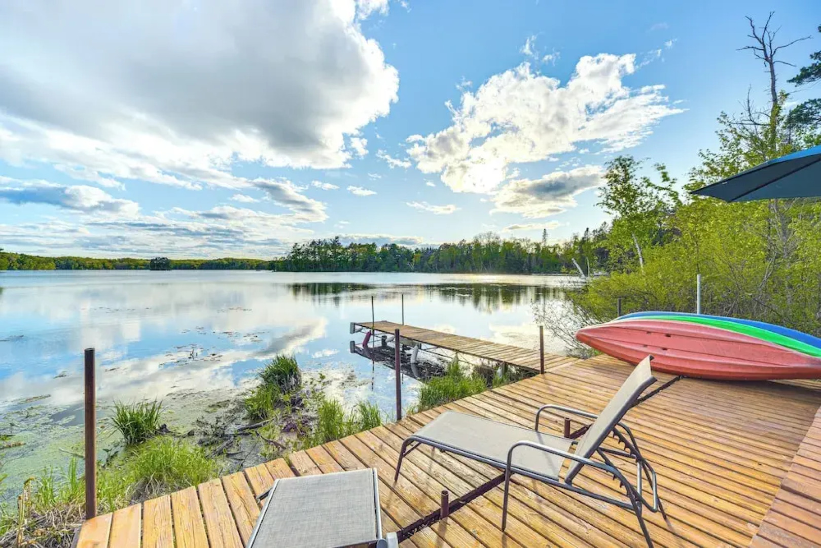 Paddle Ready: Hayward Lake View Retreat w/ BBQ
