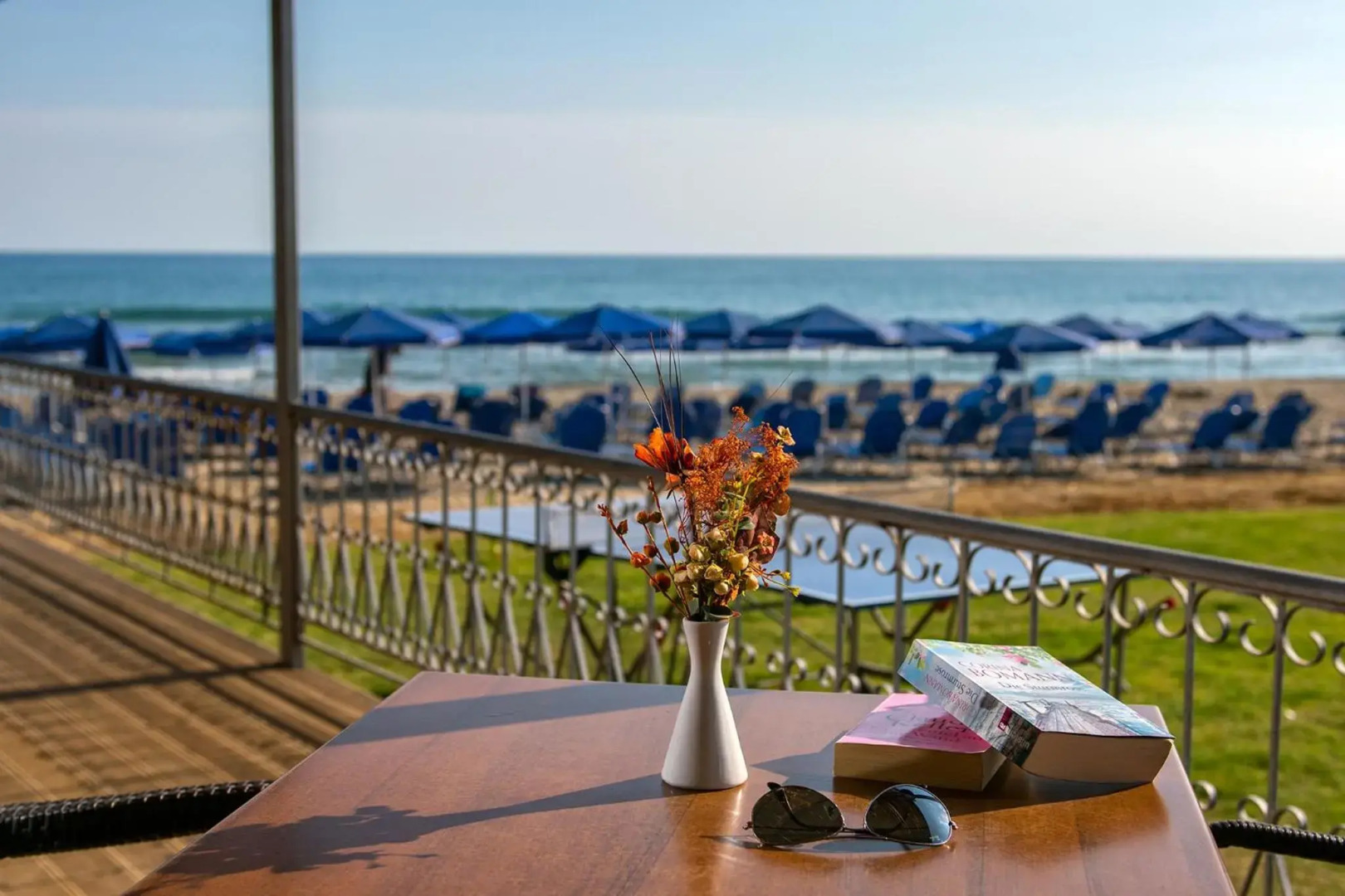 Happy Days Beach Hotel & Bungalows