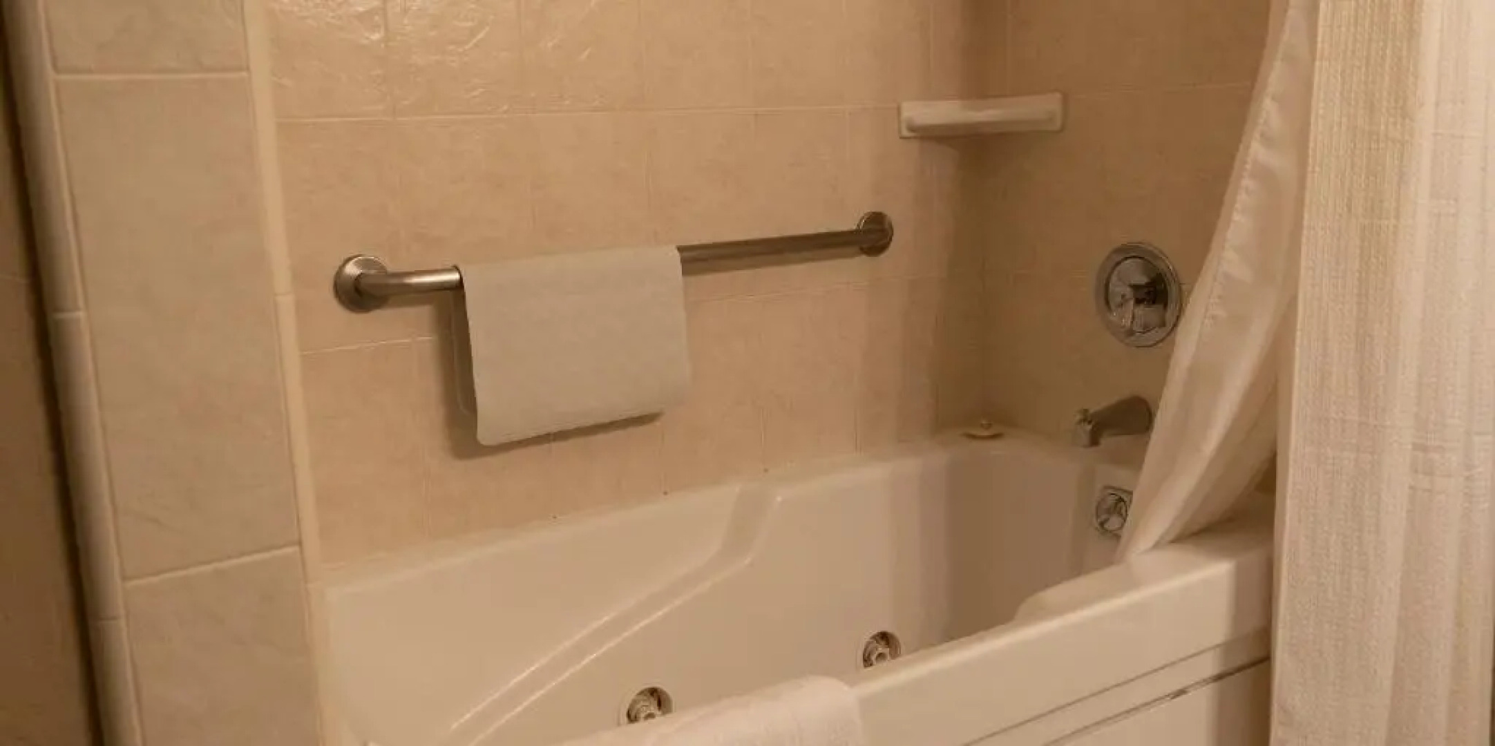 Cinnamon Bear Creekside Inn