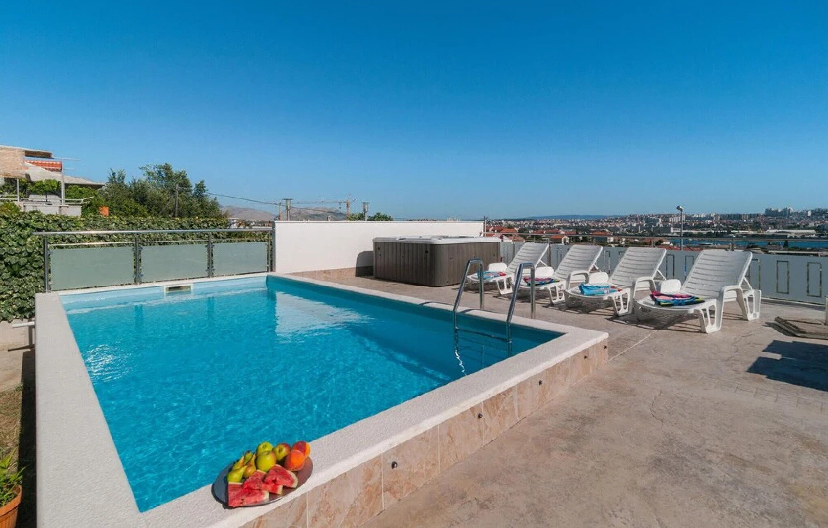 Amazing Home in Solin with WiFi, 1 Bedrooms & Hot Tub