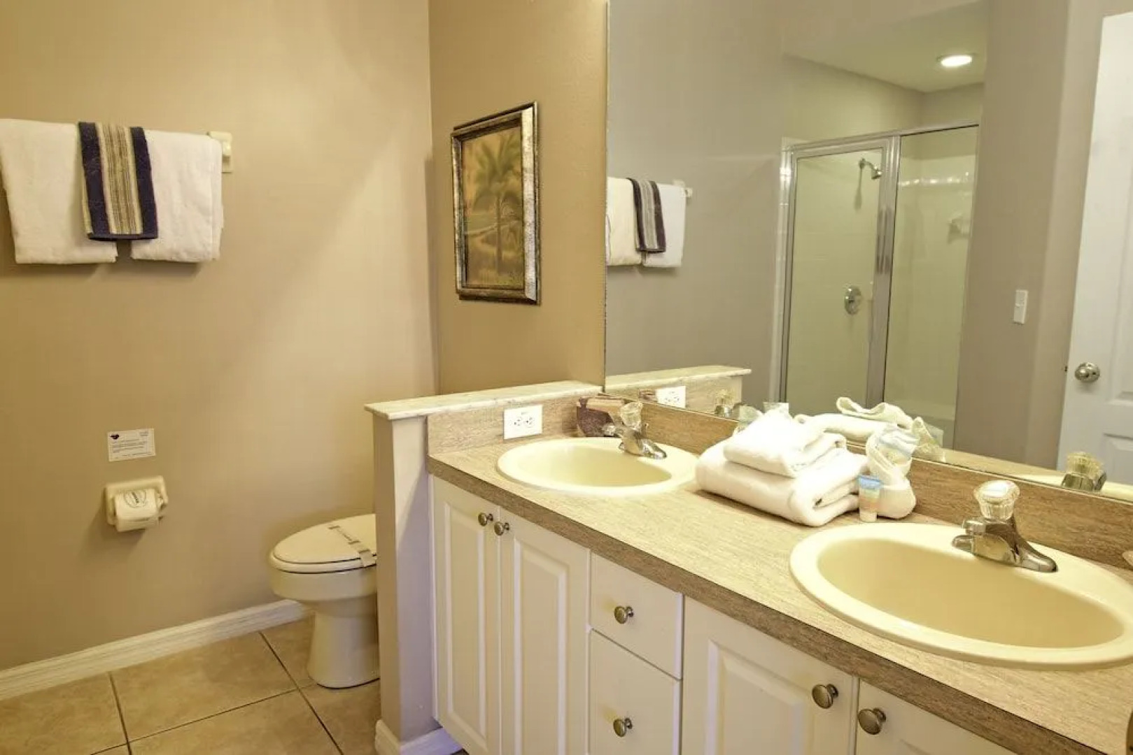 T914BD Hillside Courtyard 4 Br villa by RedAwning