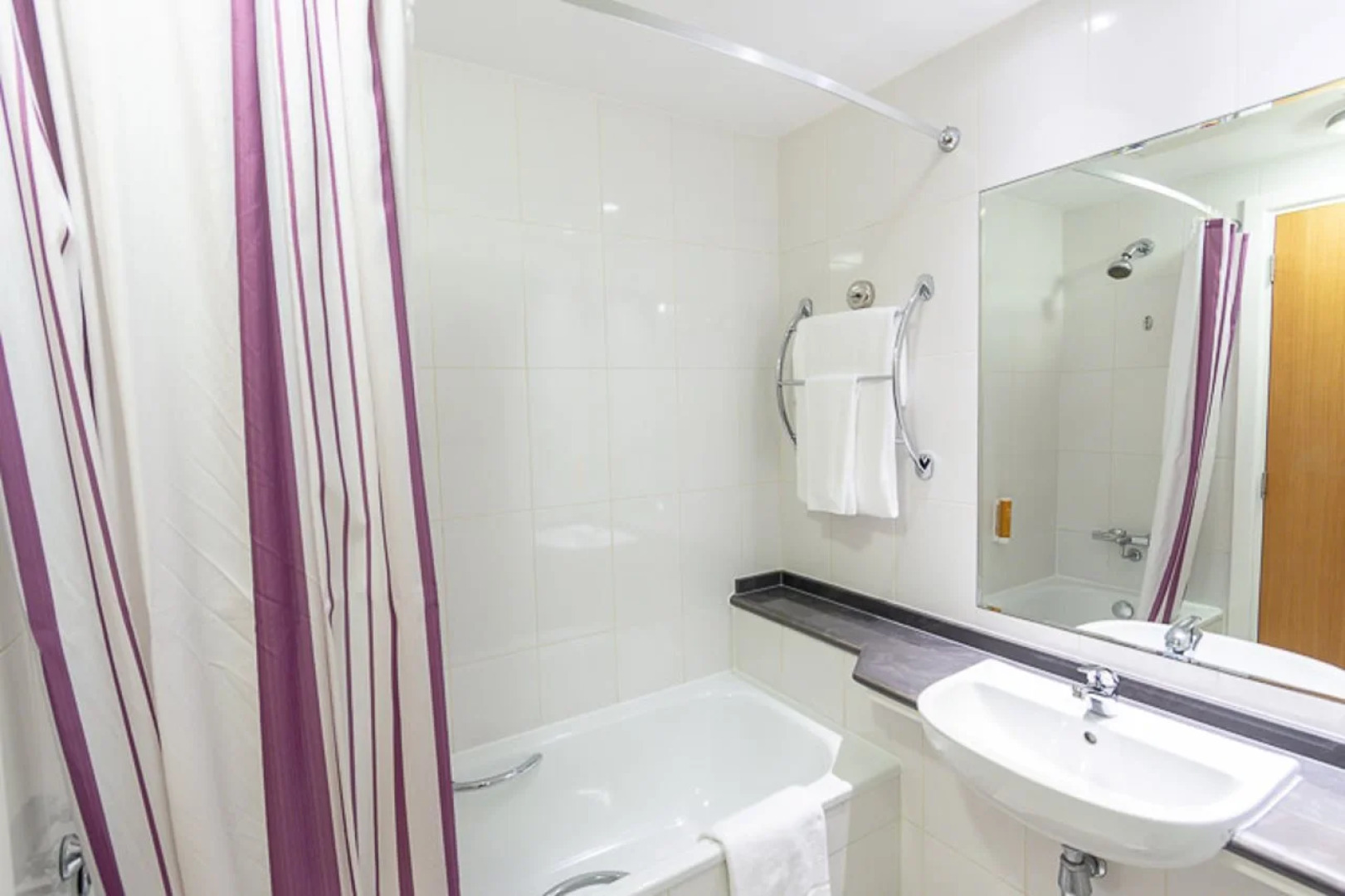 Premier Inn Abu Dhabi Airport (Business Park)