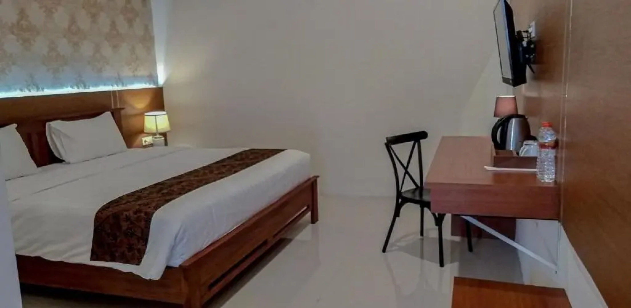 Dreamland Hotel And Lounge