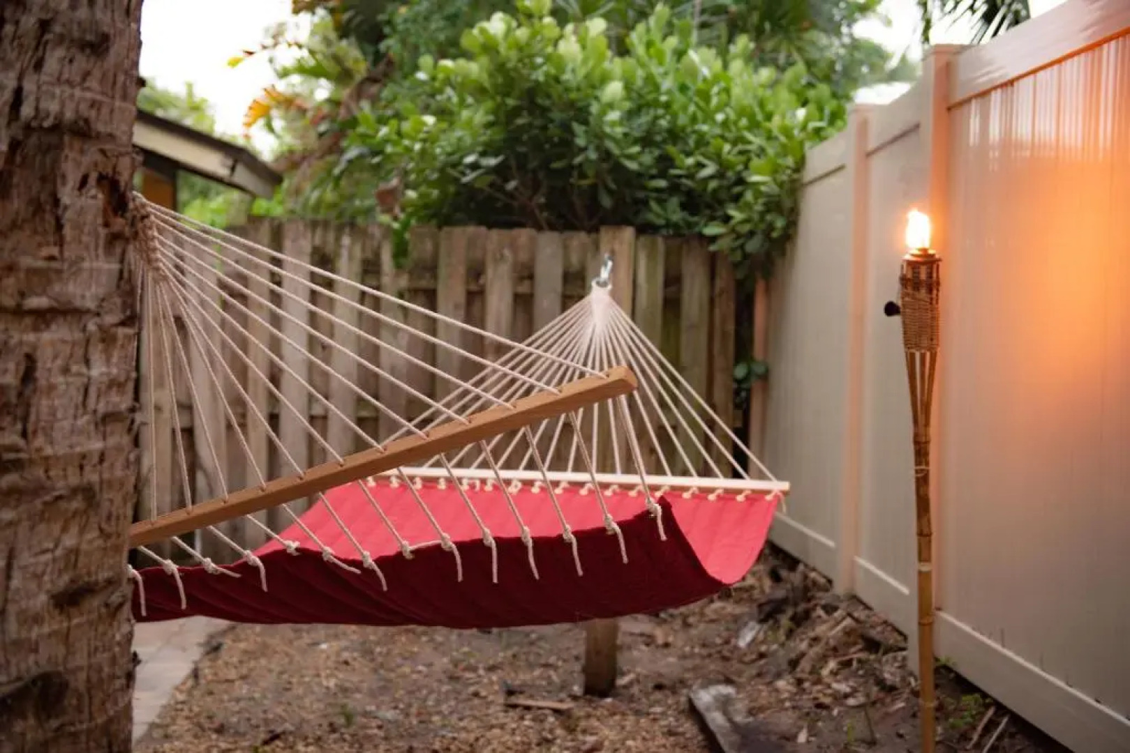 Lux 3 bedroom townhouse 1 block from the beach