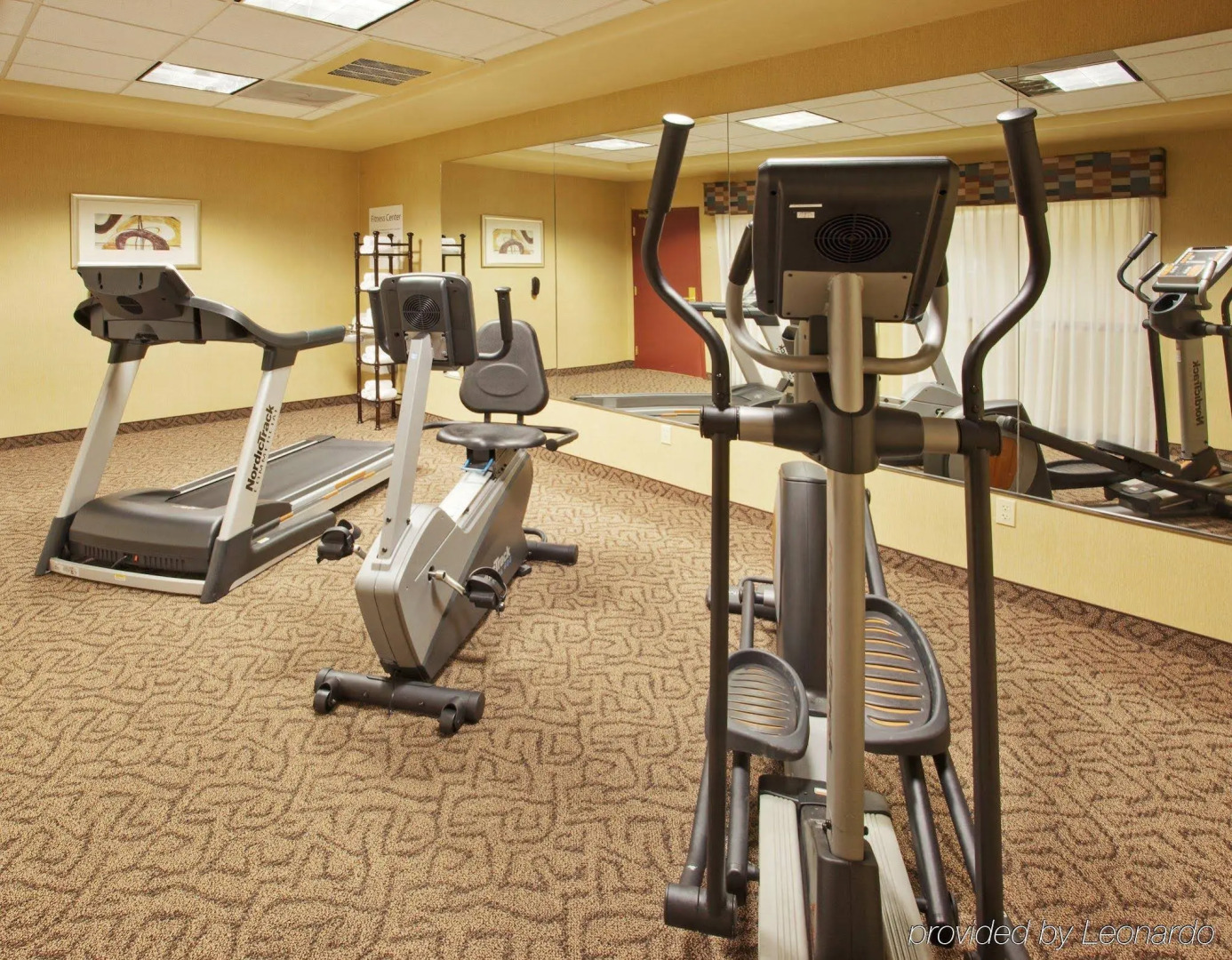 Holiday Inn Express & Suites Dinuba West by IHG