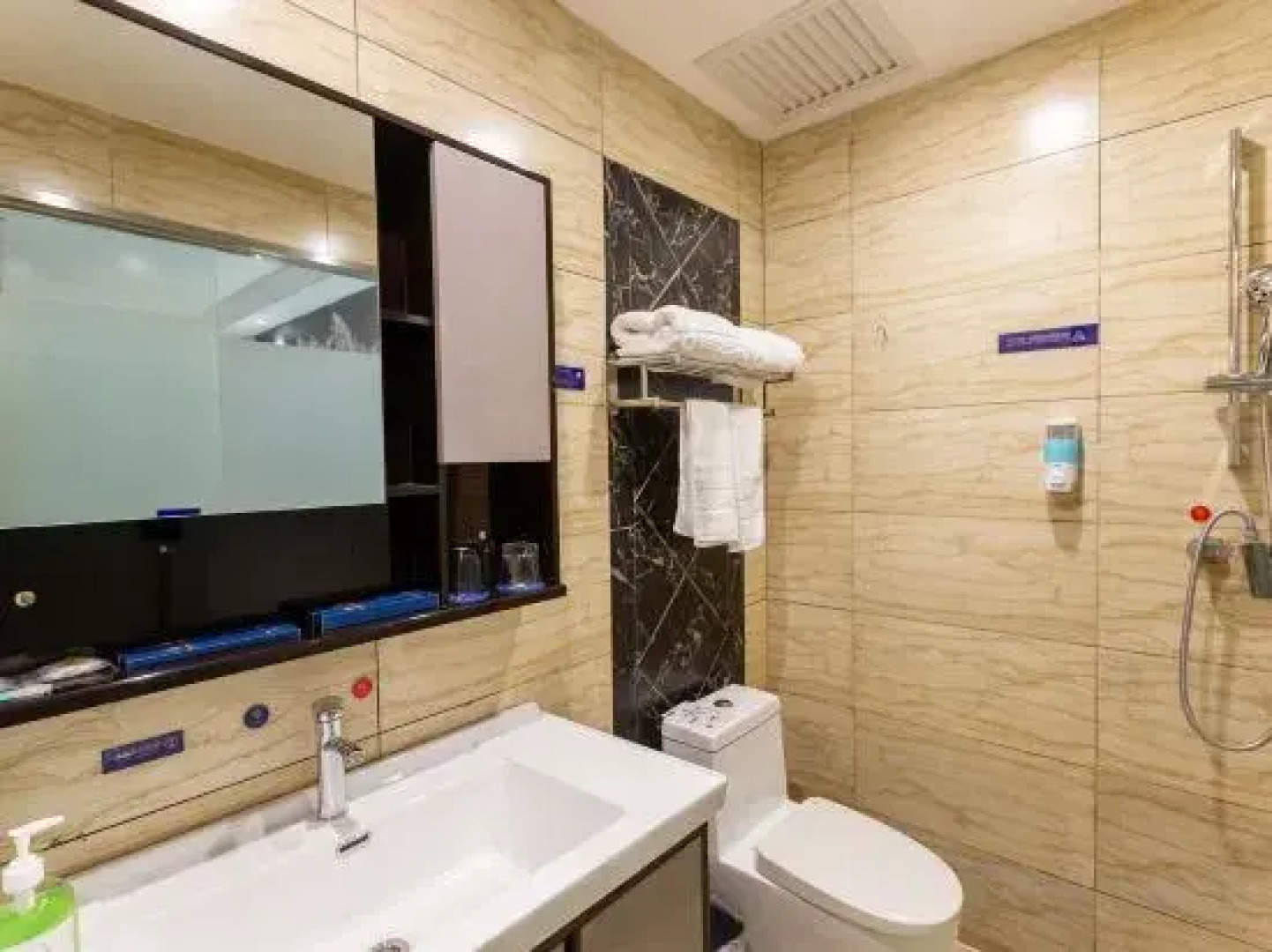 Super 8 Hotel Shihezi Century Plaza