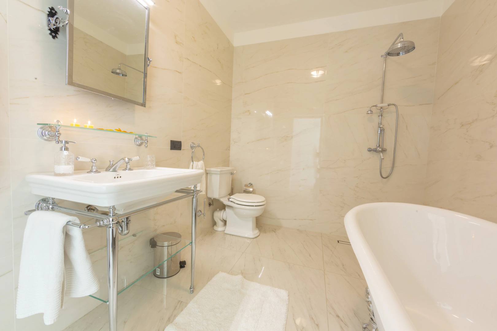 Beautiful 5 Bdrm Modern Penthouse