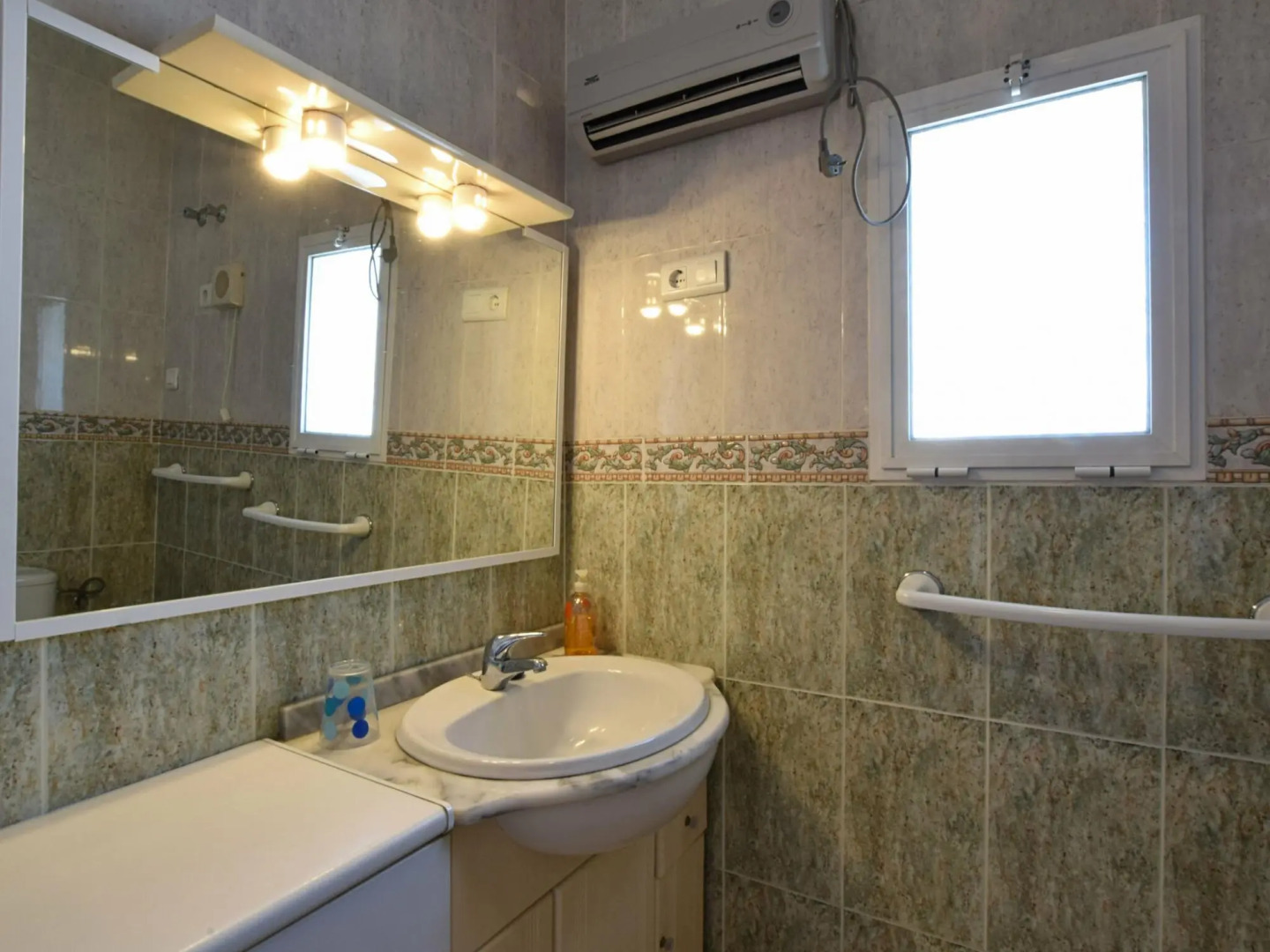 Inviting holiday home in Puente de Salia with roofed terrace