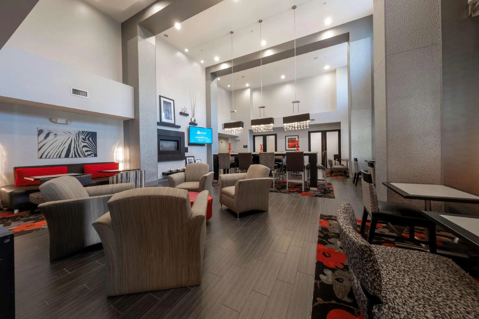 Hampton Inn & Suites DuPont