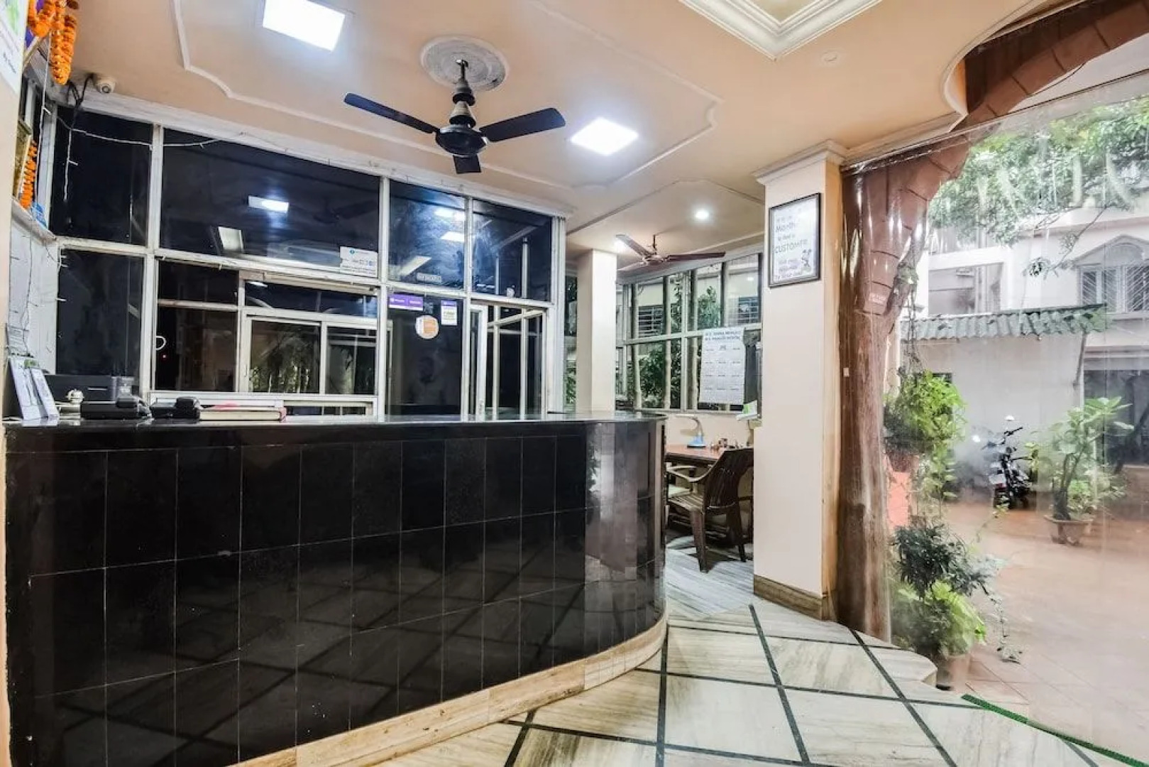 Spot On 39307 The Hotel Park