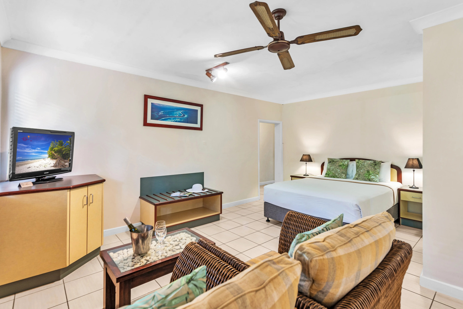 Bay Village Tropical Retreat & Apartments