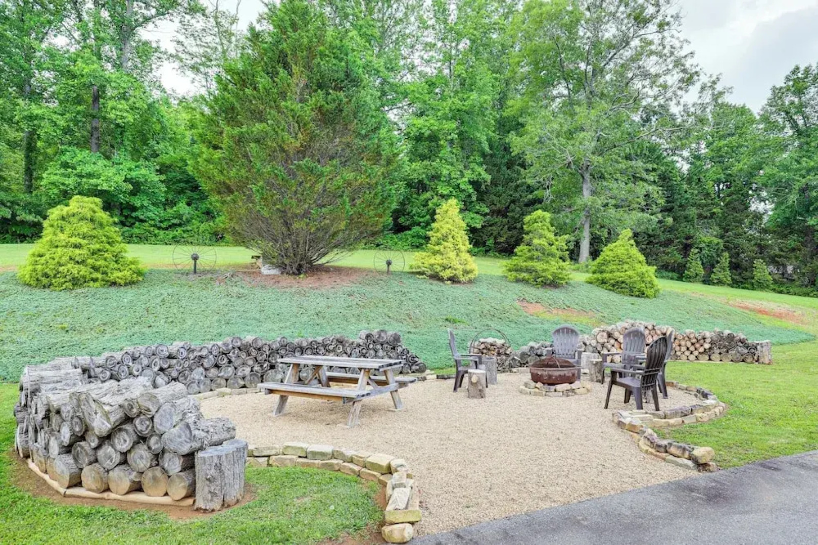 Mtn Views & Hot Tub: 6-acre Blue Ridge Retreat!