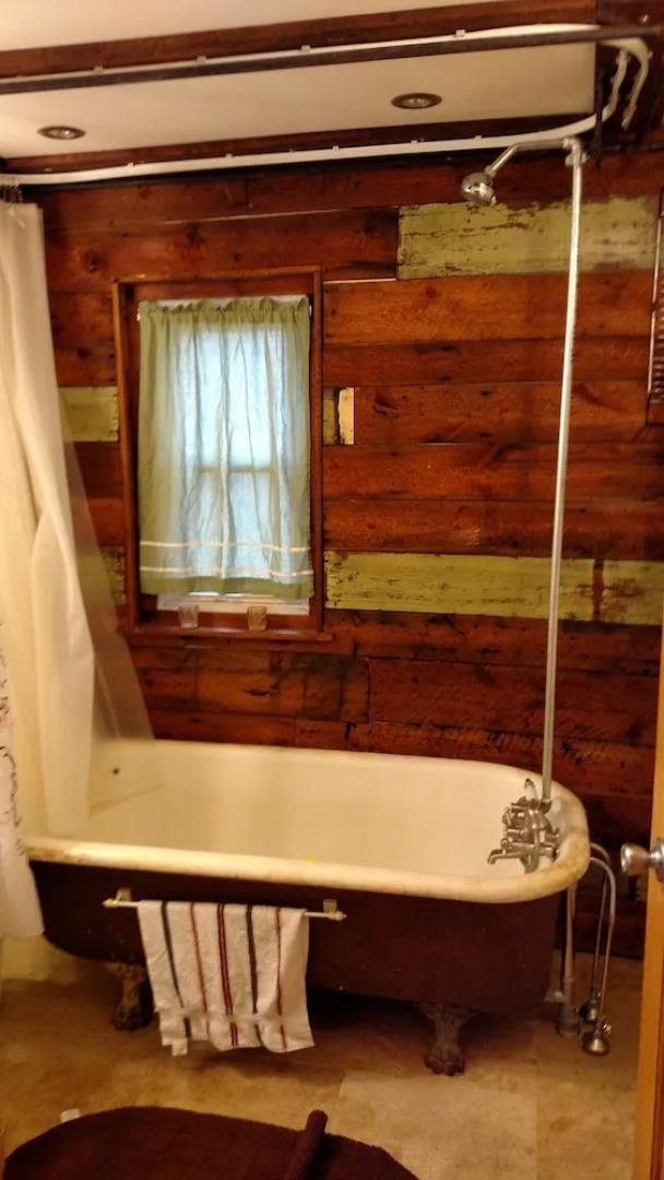 East Tawas Rustic Retreat - 3 Br Home