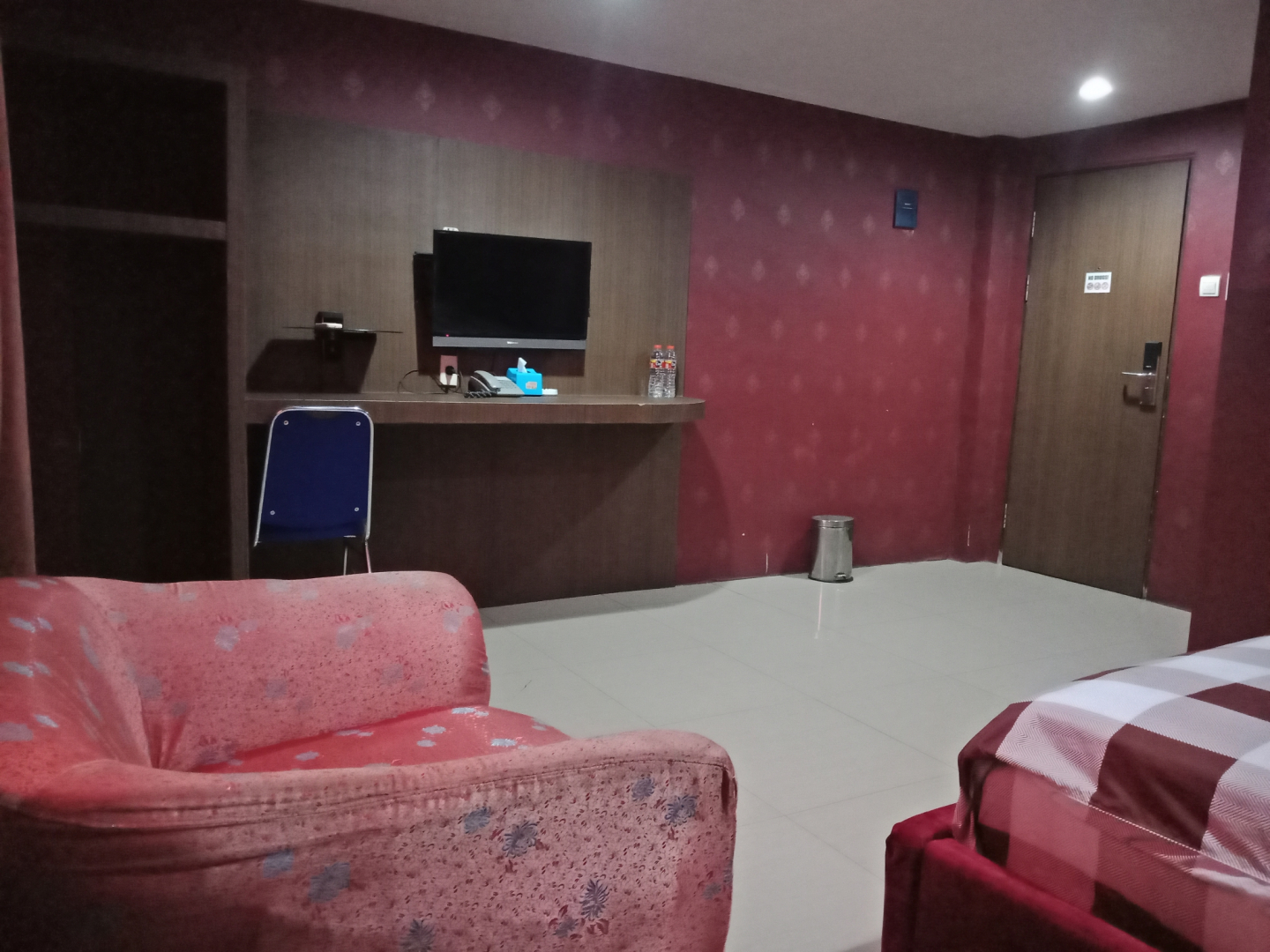 OYO 2574 Z Suites Hotel