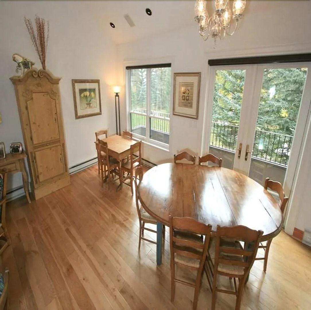 Northwoods Luxury Condo Close to Chairlift by RedAwning