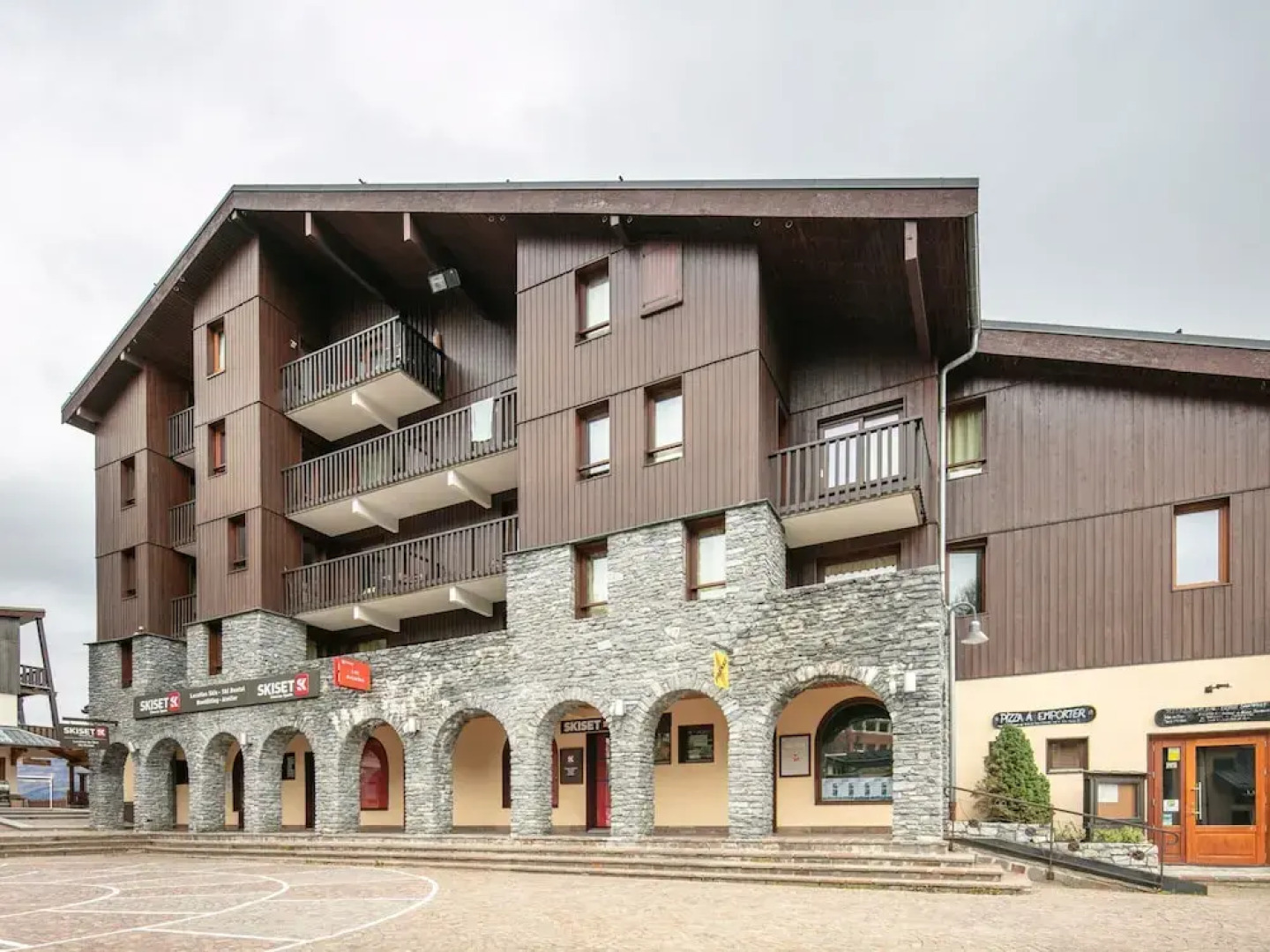 Studio in Doucy at the Foot of Ski Slopes