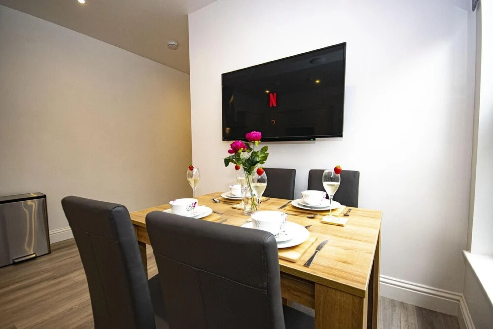 West Chambers Lovely Self-catering Apartment Located Within a Beautifully Renovated Building