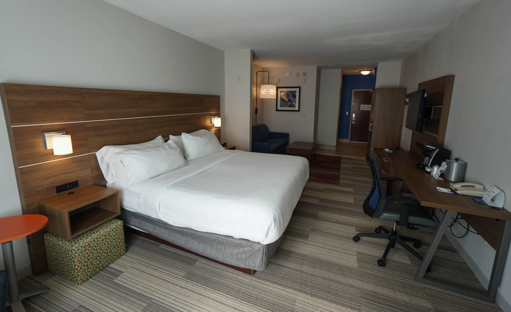 Holiday Inn Express and Suites Savannah - Midtown by IHG