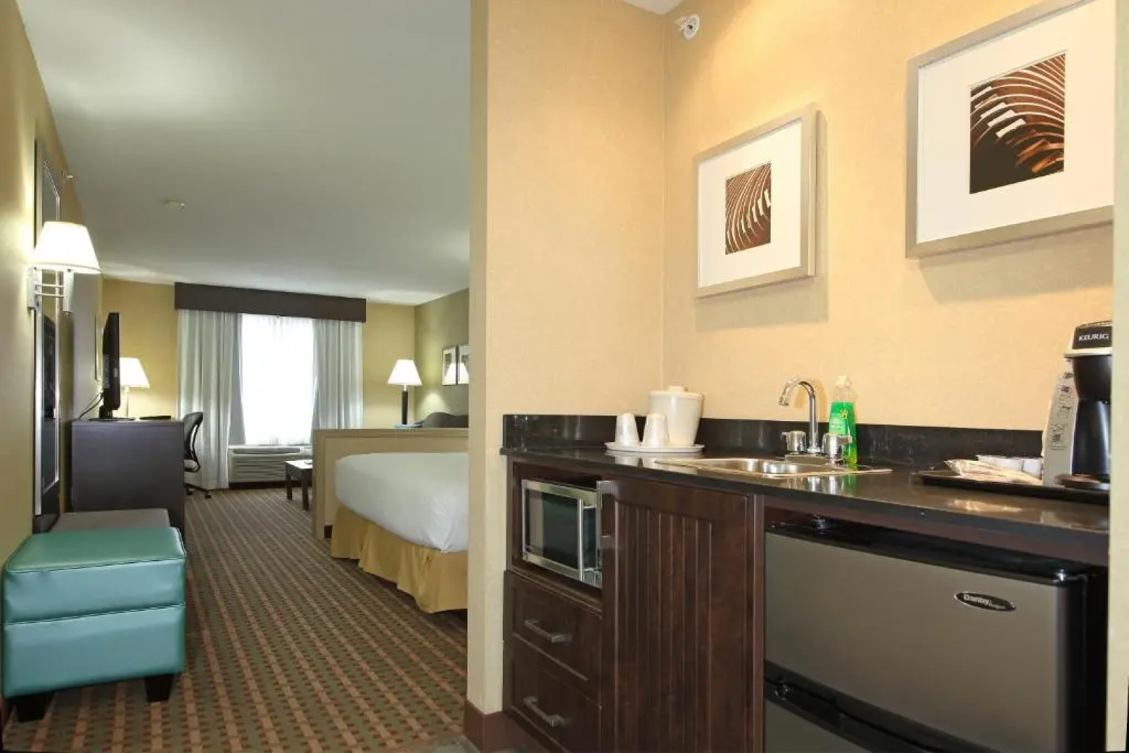 Holiday Inn Express & Suites - Vernon by IHG