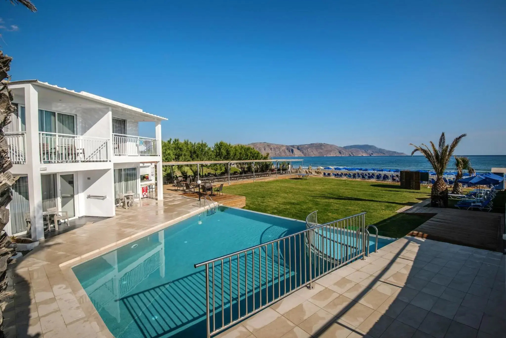 Happy Days Beach Hotel & Bungalows