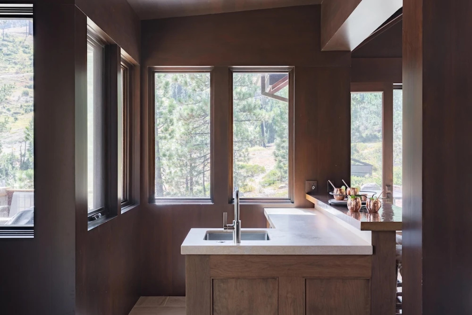 Bronson by AvantStay | Sleeps 17! On the Slopes! Squaw Valley w/Hot Tub&Fire Pit