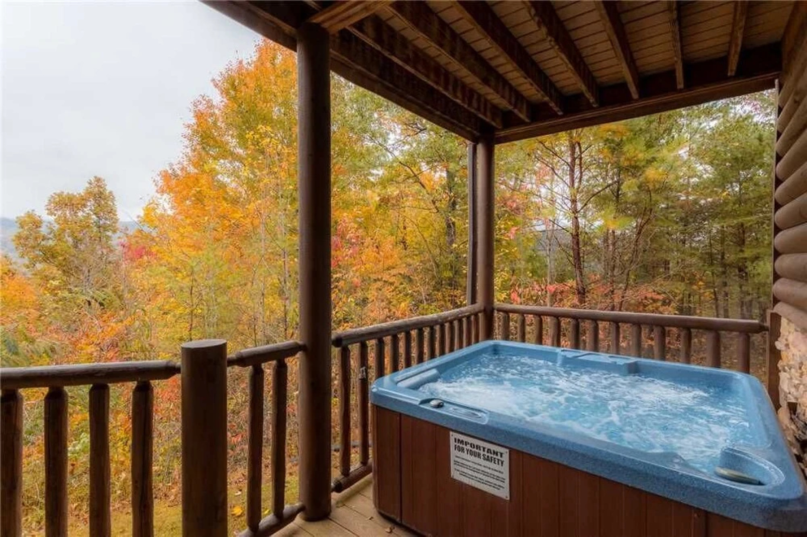 Dreamscapes 5 Bedroom Mountain View Home with Hot Tub