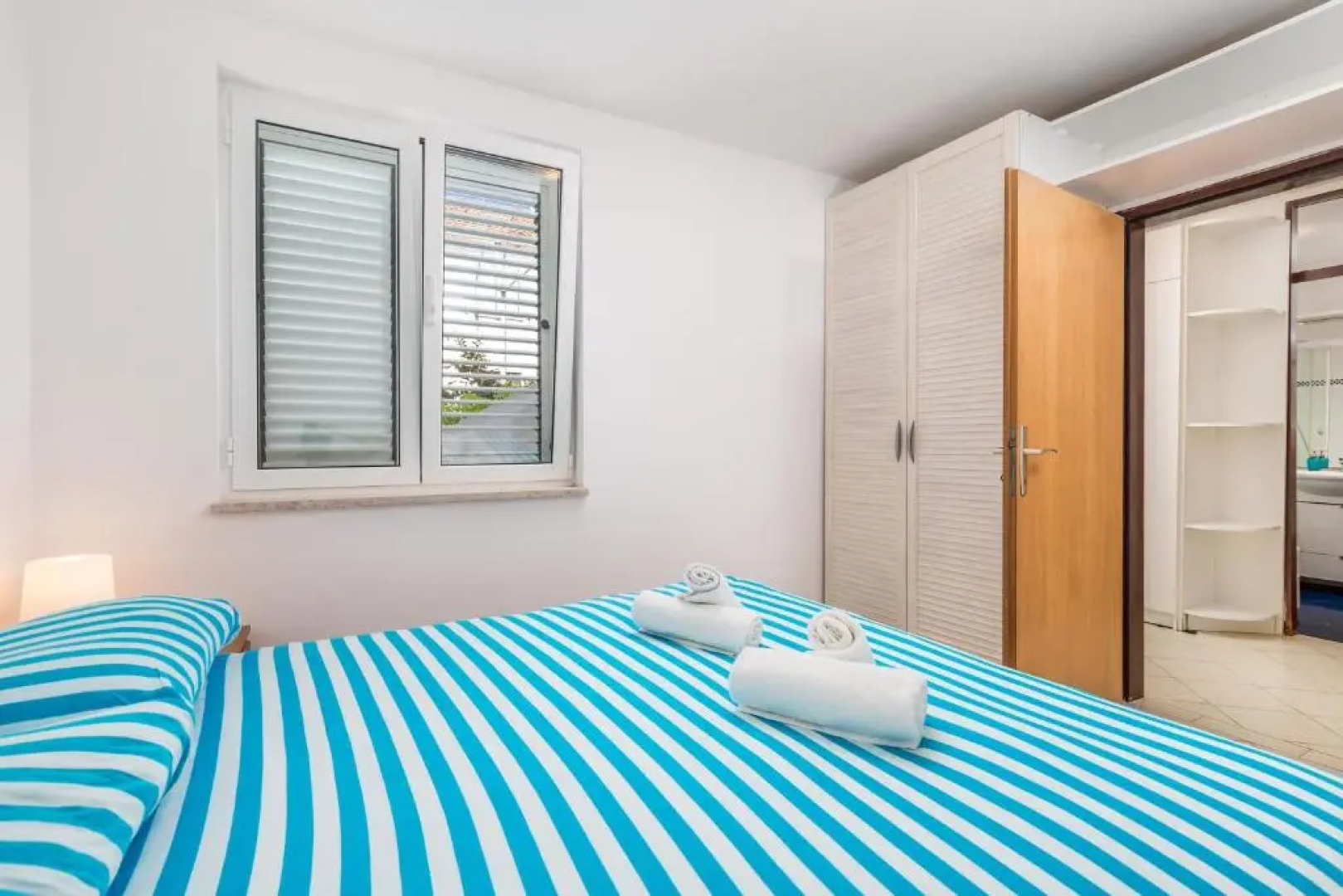 Apartment in pinewood near the sea