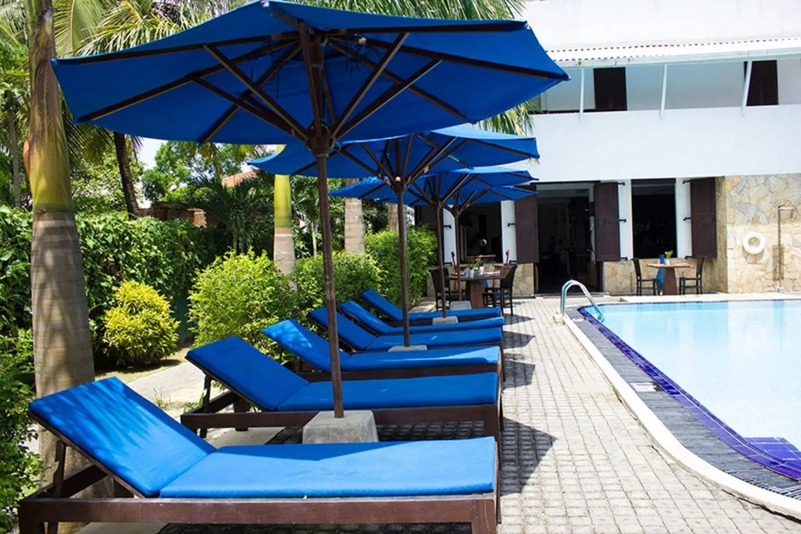 St. Lachlan Hotel & Suites