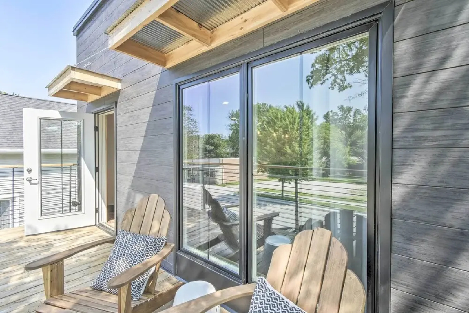 Modern Townhome w/ Deck - 1/2 Mi to Elkhart Lake!