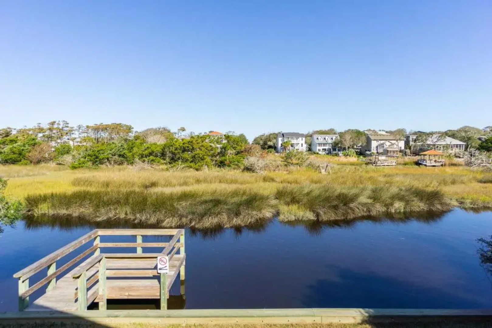 See Otter by Oak Island Accommodations